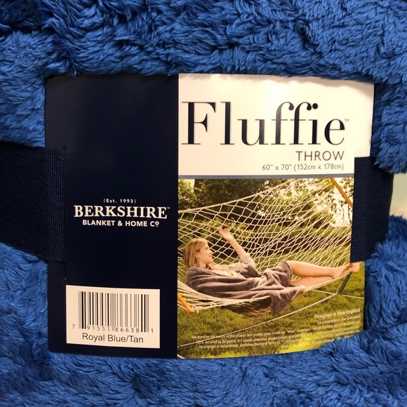 Berkshire | Fluffie Throw Set | 2 Pack | Tan & Navy (PM_B57) - Picture 4 of 4
